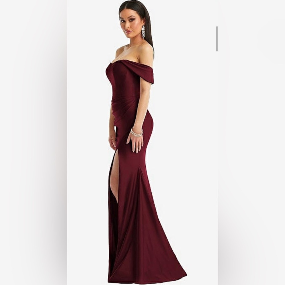 Elegant Off-Shoulder Burgundy Maxi Dress
